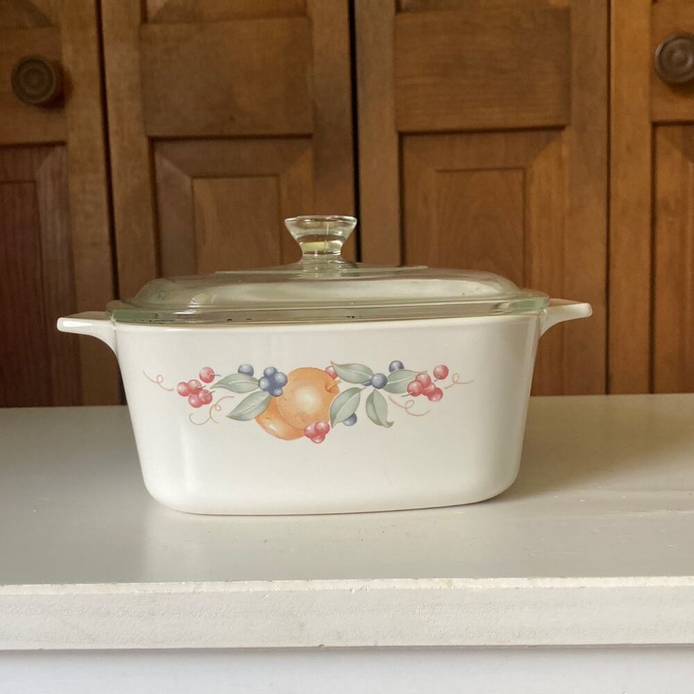 Vintage Corningware “Abundance” Casserole Dish With Lid, A-1.5-B